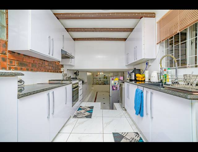 4 BEDROOM HOUSE FOR SALE IN MOUNT VERNON